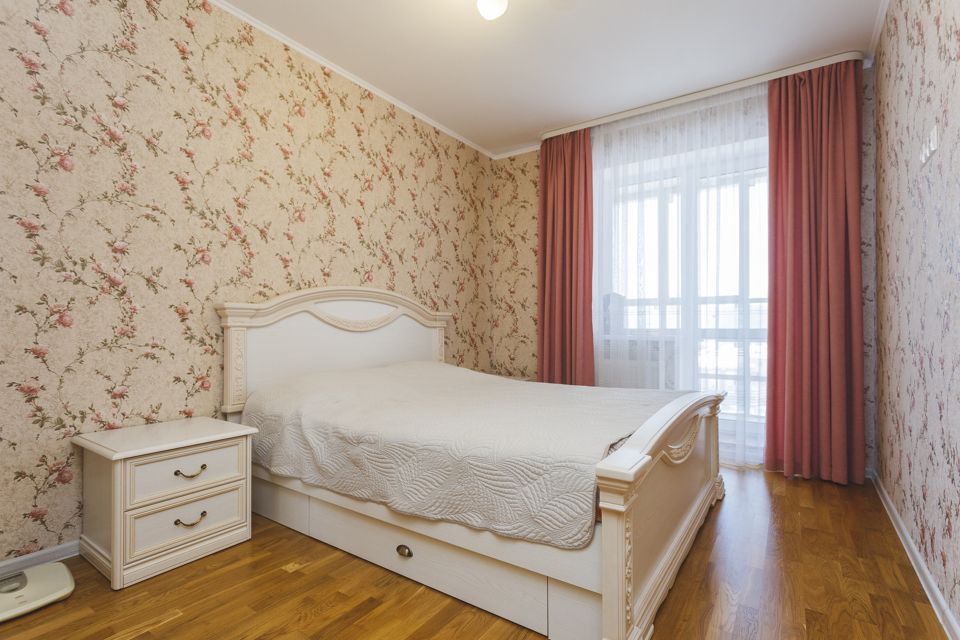 Продаётся 4-комнатная квартира, 135.5 м²