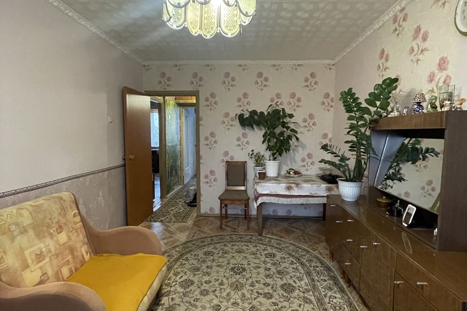Продаётся 4-комнатная квартира, 58.6 м²