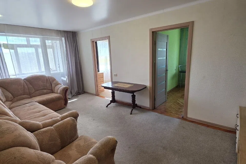 Продаётся 4-комнатная квартира, 61.5 м²