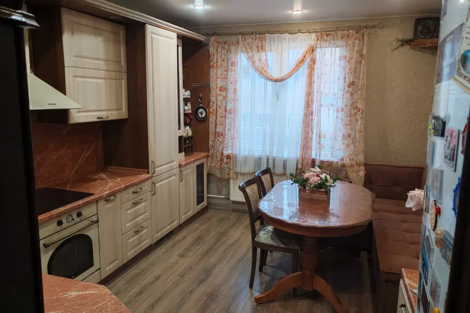 Продаётся 3-комнатная квартира, 92 м²