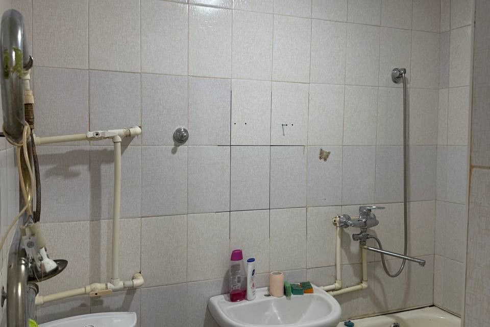 Продаётся 4-комнатная квартира, 60.5 м²