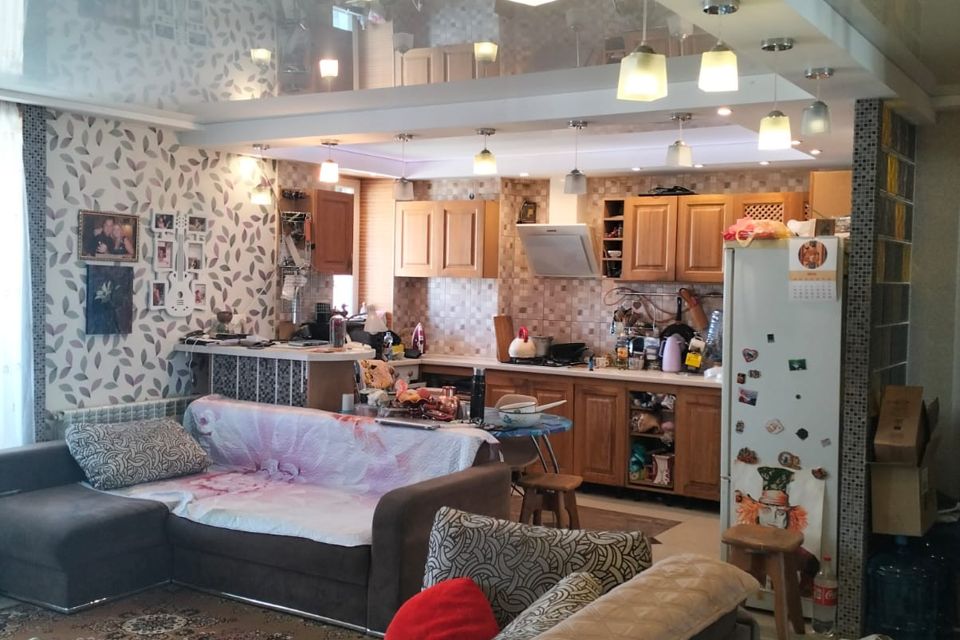 Продаётся 4-комнатная квартира, 82 м²