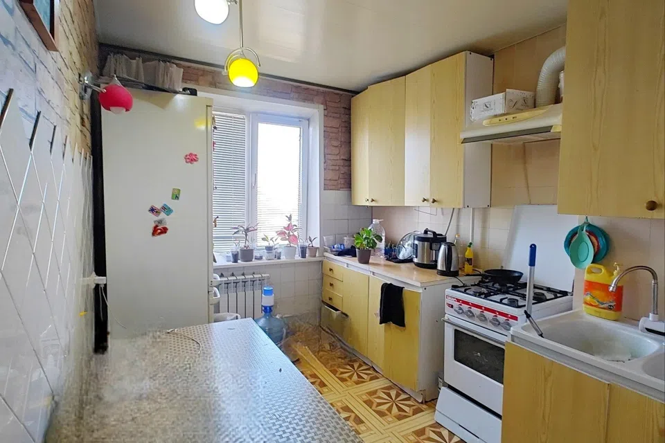 Продаётся 4-комнатная квартира, 77.7 м²