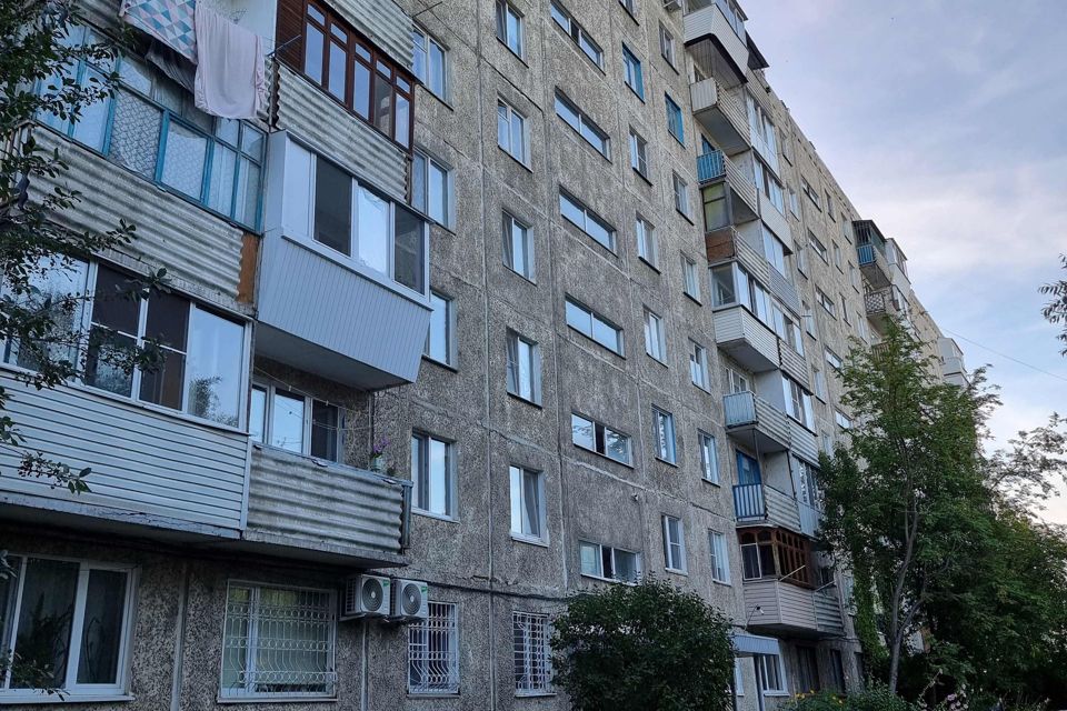 Продаётся 4-комнатная квартира, 64 м²
