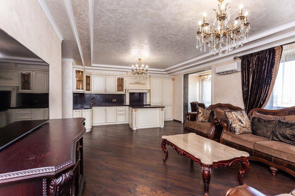 Продаётся 4-комнатная квартира, 120 м²