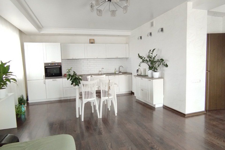 Продаётся 3-комнатная квартира, 97 м²