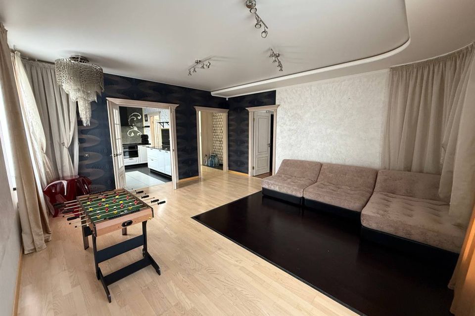 Продаётся 4-комнатная квартира, 117.1 м²