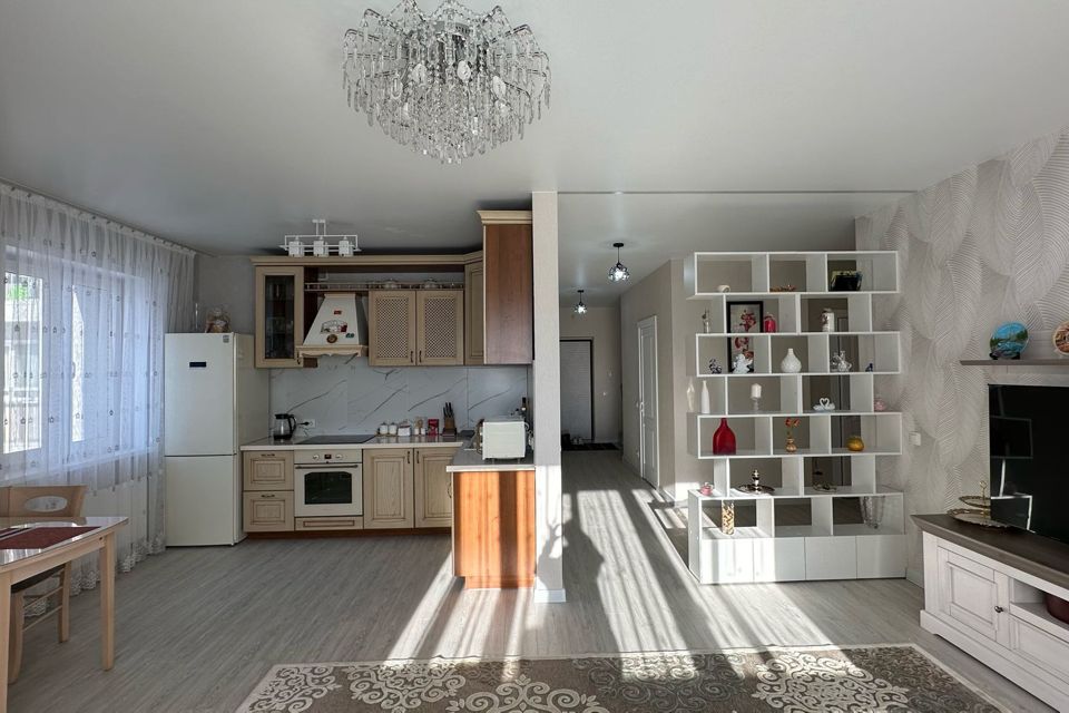 Продаётся 4-комнатная квартира, 109.8 м²