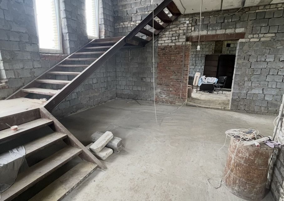 Продаётся 3-этажный дом, 450 м²