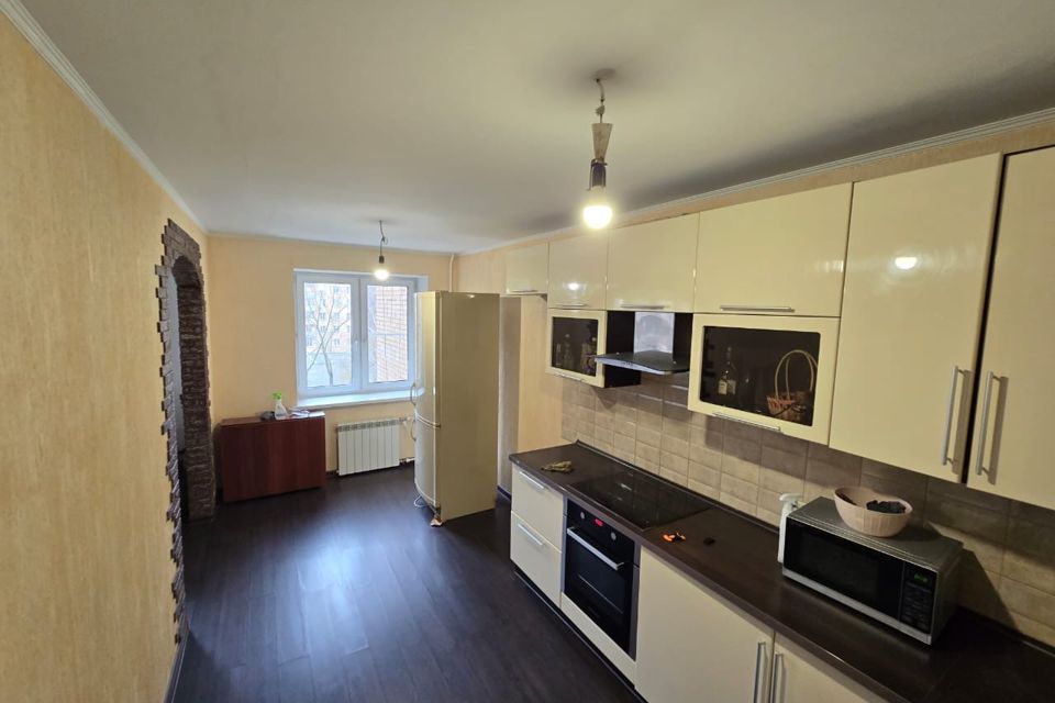 Продаётся 4-комнатная квартира, 72 м²