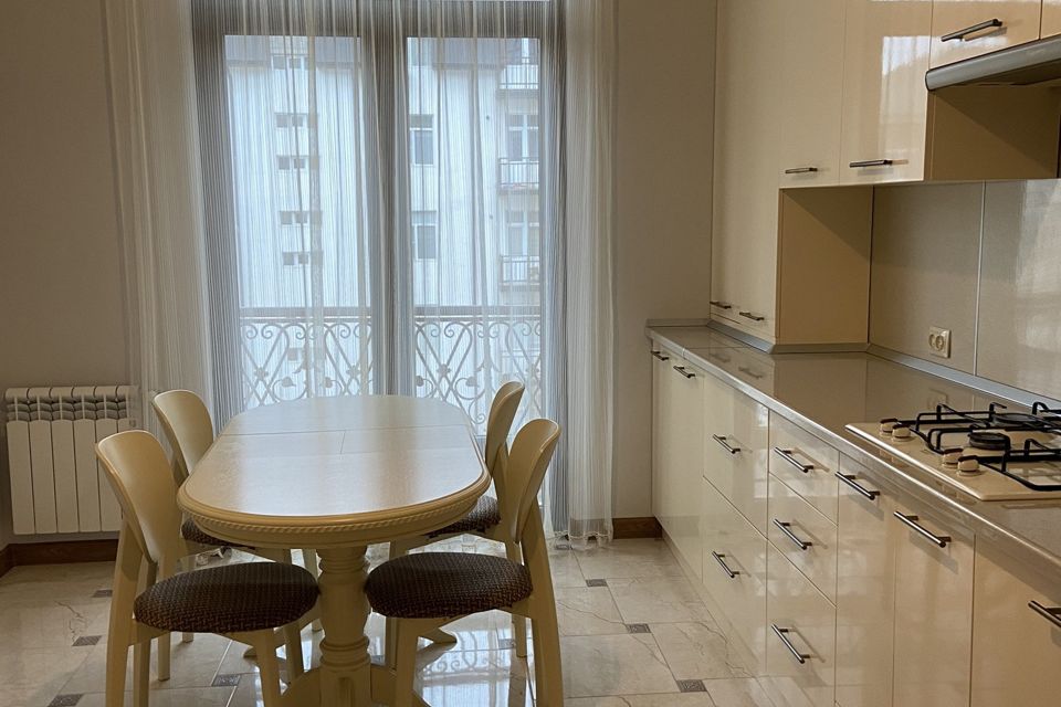 Продаётся 2-комнатная квартира, 69.7 м²