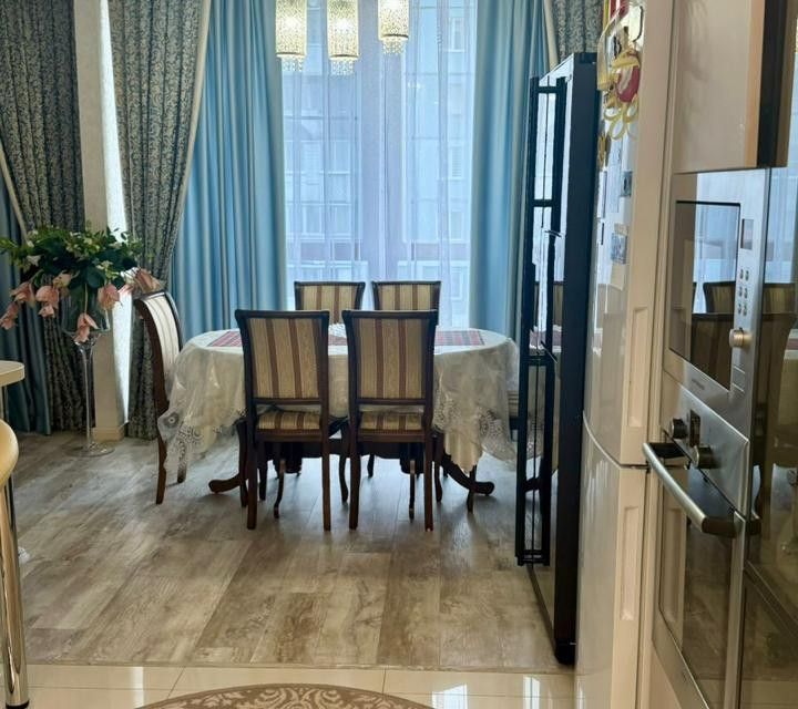 Продаётся 4-комнатная квартира, 132.6 м²
