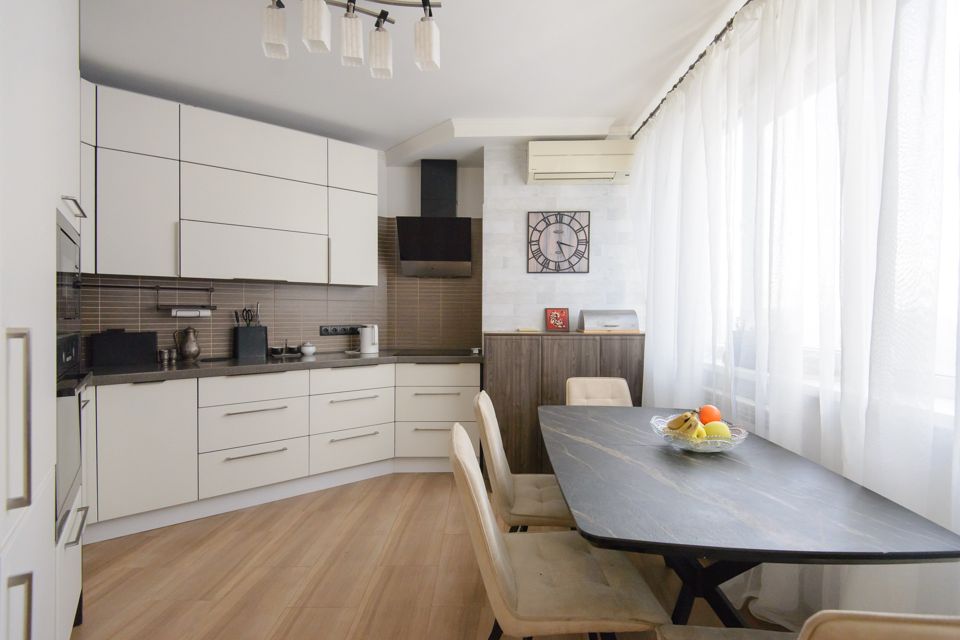 Продаётся 3-комнатная квартира, 102 м²