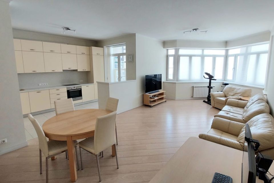Продаётся 3-комнатная квартира, 109.3 м²