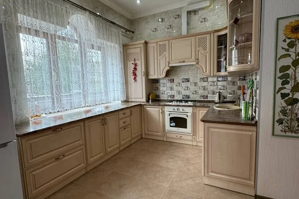 Продаётся 3-этажный дом, 315 м²
