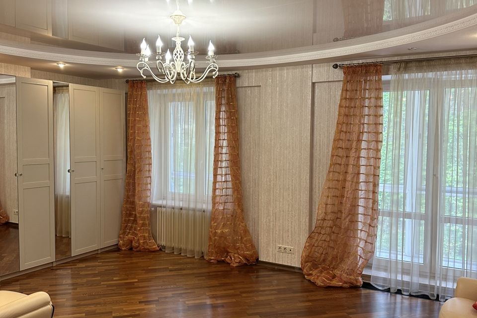 Сдаётся 4-комнатная квартира, 125 м²