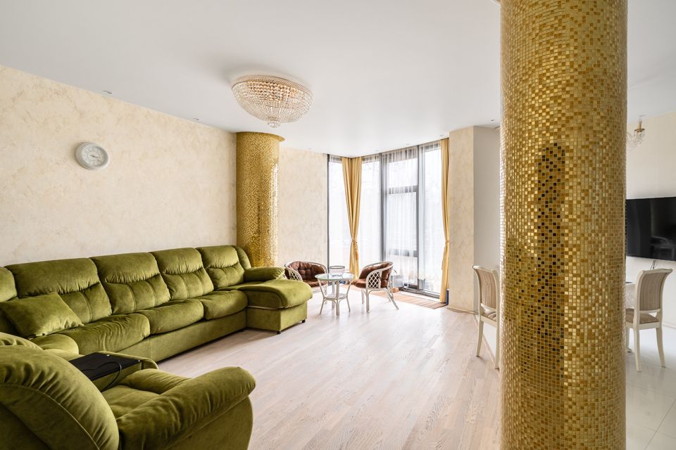Продаётся 2-комнатная квартира, 107 м²