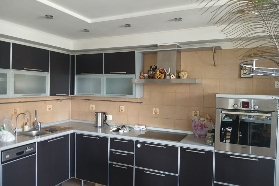 Продаётся 3-комнатная квартира, 121.8 м²