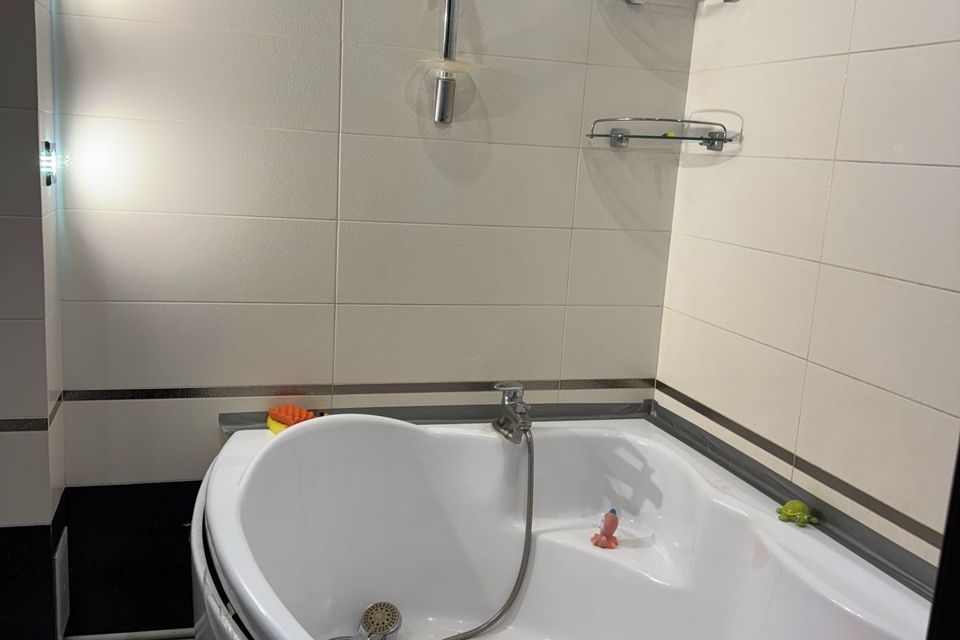 Продаётся 2-комнатная квартира, 65 м²