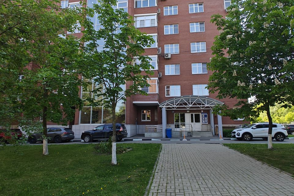 Продаётся 4-комнатная квартира, 169 м²