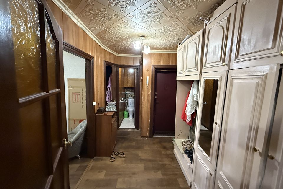Продаётся 4-комнатная квартира, 61.4 м²