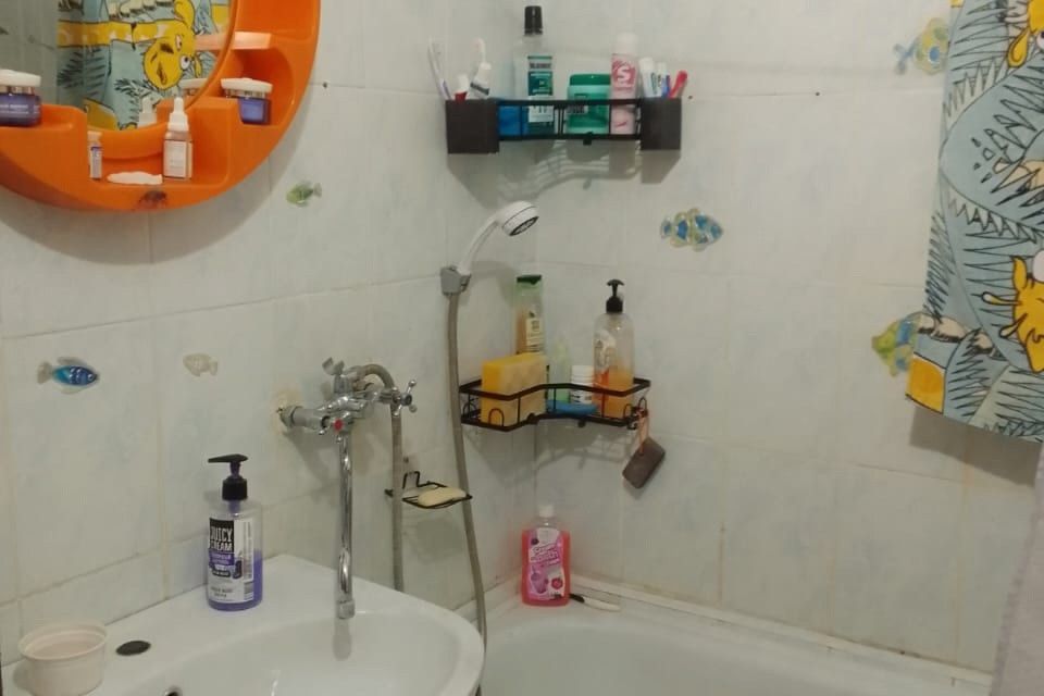 Продаётся 3-комнатная квартира, 57.4 м²