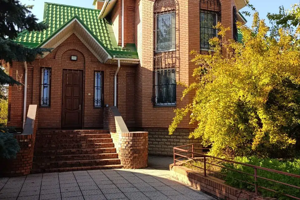 Продаётся 2-этажный дом, 480 м²