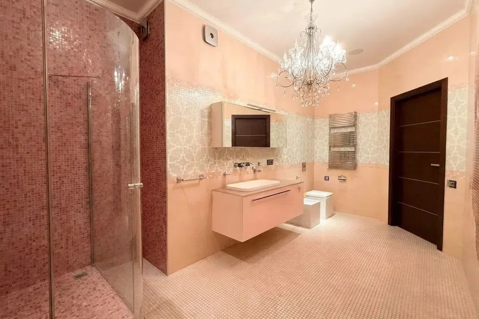 Продаётся 3-комнатная квартира, 145 м²