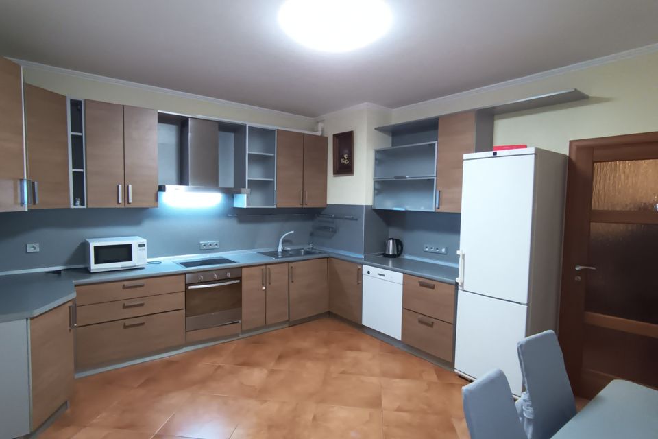 Продаётся 3-комнатная квартира, 120 м²