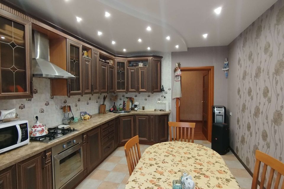 Продаётся 3-комнатная квартира, 129 м²