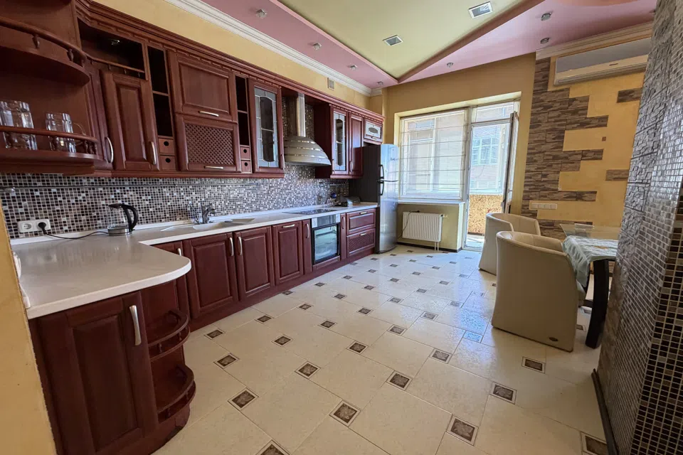 Продаётся 3-комнатная квартира, 117 м²