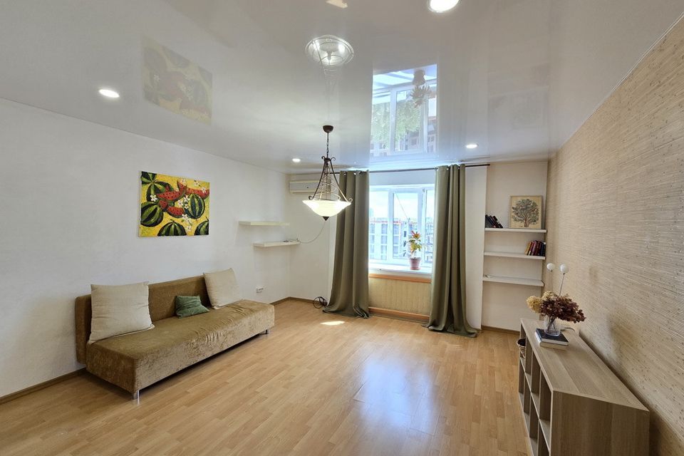 Продаётся 1-комнатная квартира, 60.3 м²