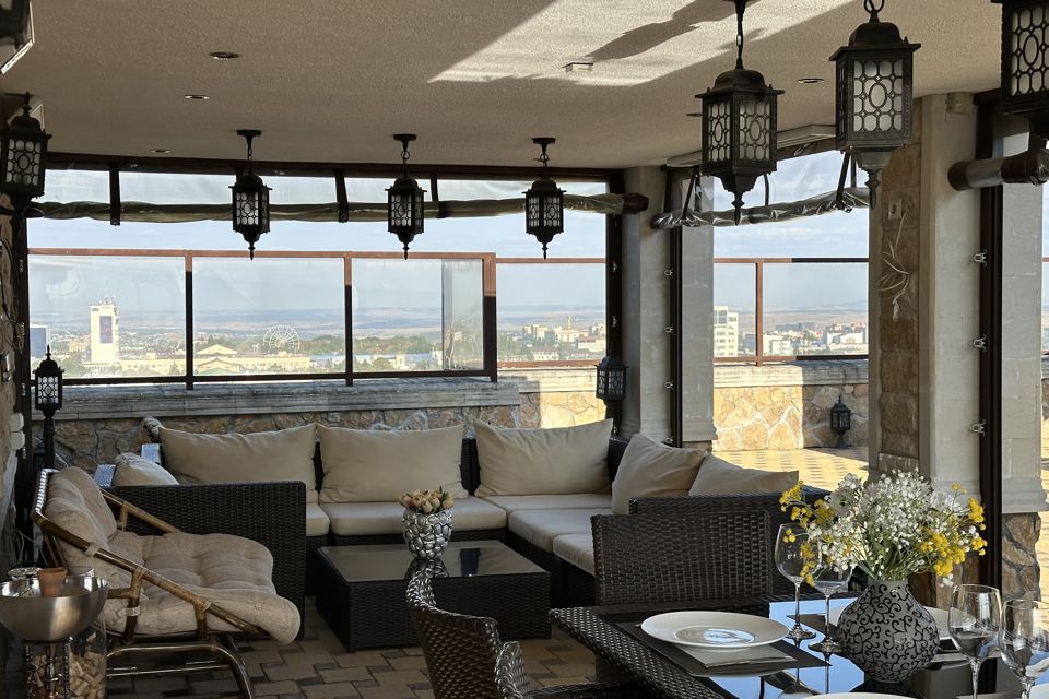 Продаётся 4-комнатная квартира, 180 м²