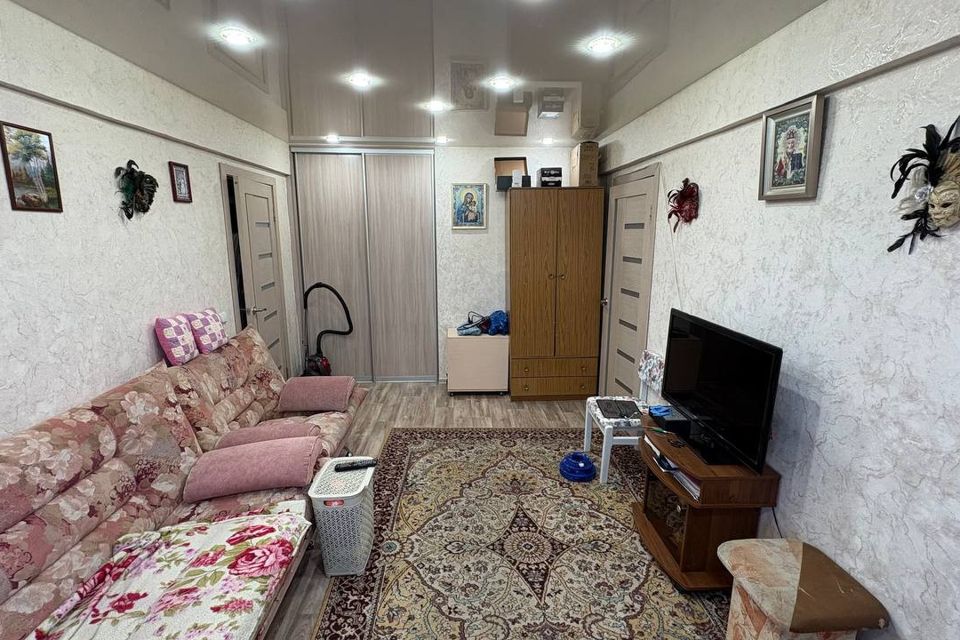 Продаётся 4-комнатная квартира, 58.3 м²