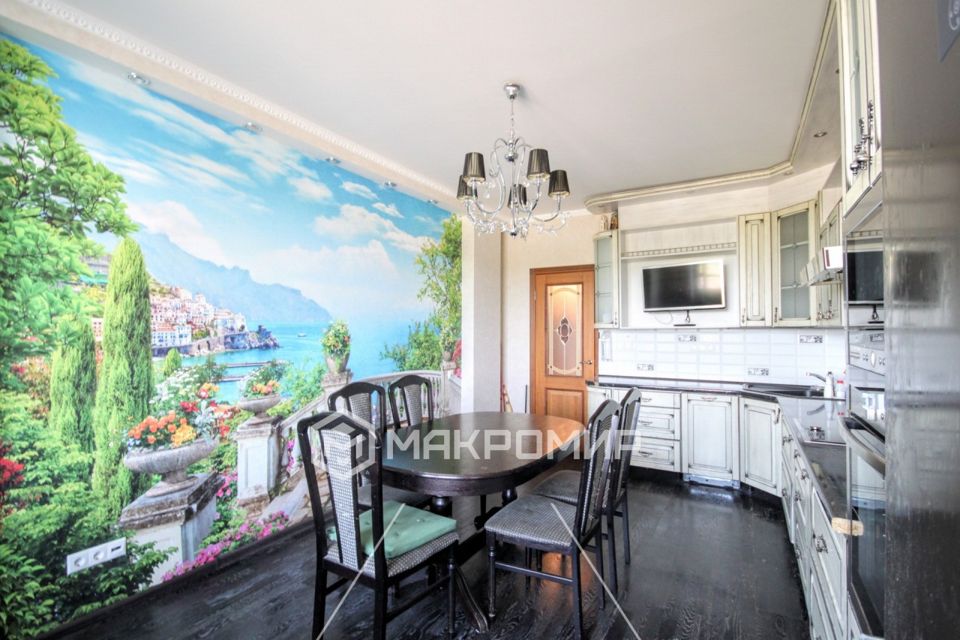 Продаётся 3-комнатная квартира, 104.5 м²