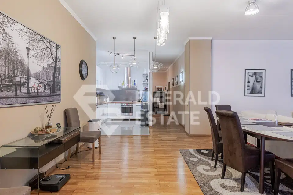 Продаётся 2-комнатная квартира, 110.2 м²