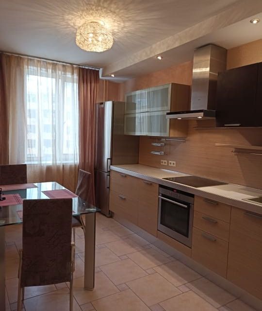 Сдаётся 2-комнатная квартира, 77 м²