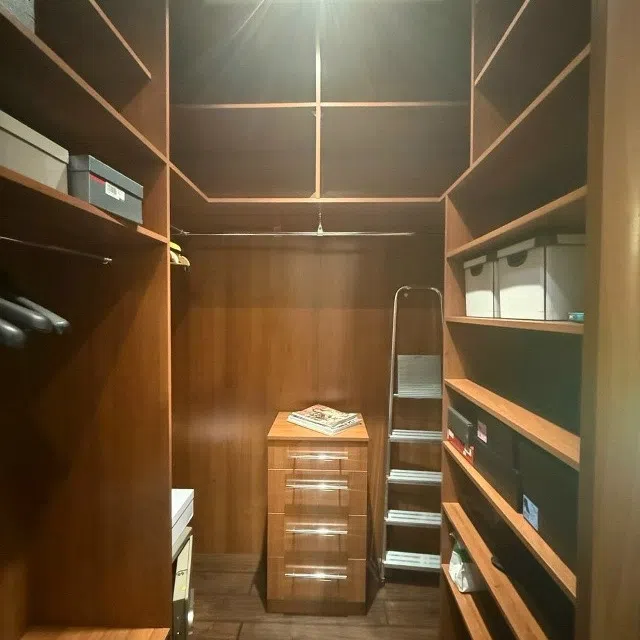 Продаётся 3-комнатная квартира, 130.3 м²