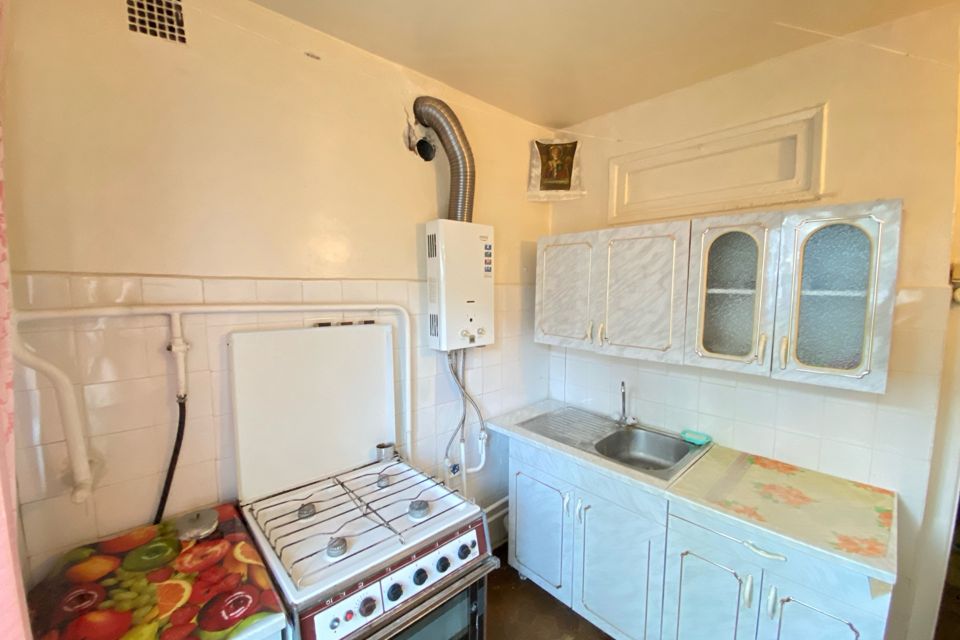 Продаётся 3-комнатная квартира, 48.3 м²