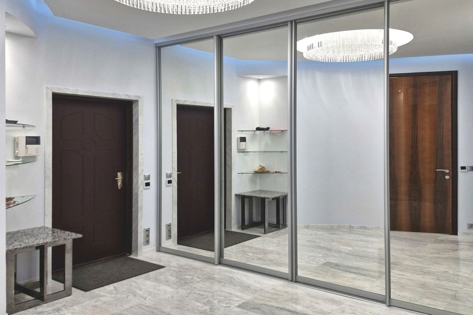 Продаётся 4-комнатная квартира, 168.4 м²