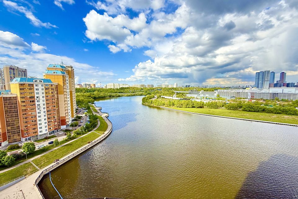Продаётся 3-комнатная квартира, 129.4 м²