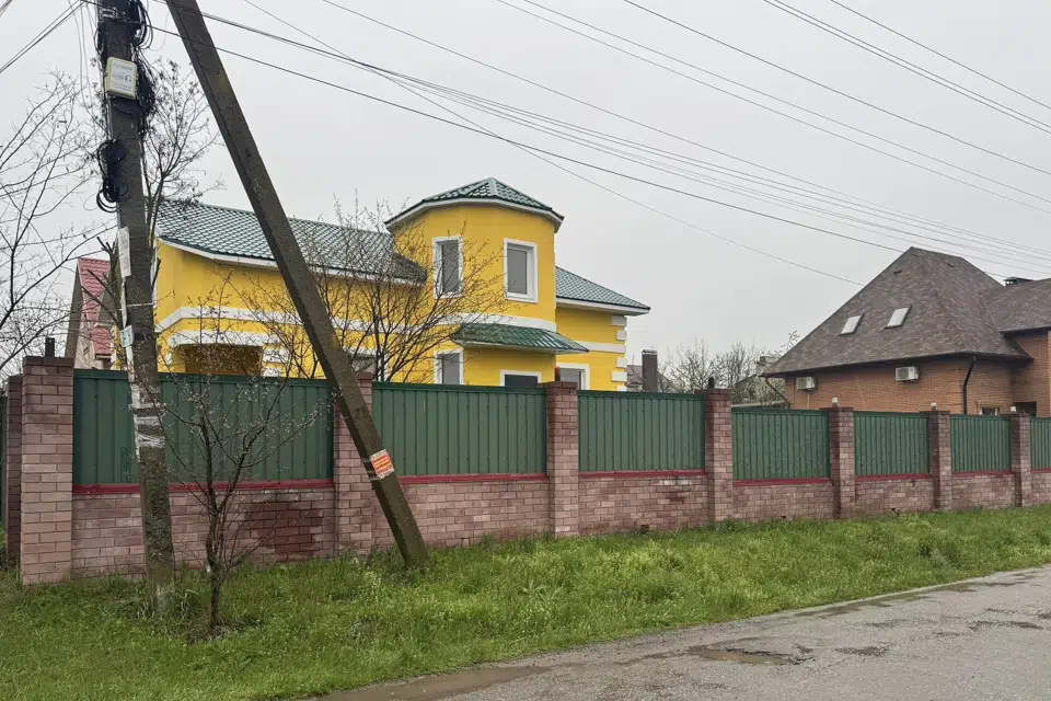 Продаётся 2-этажный дом, 200 м²