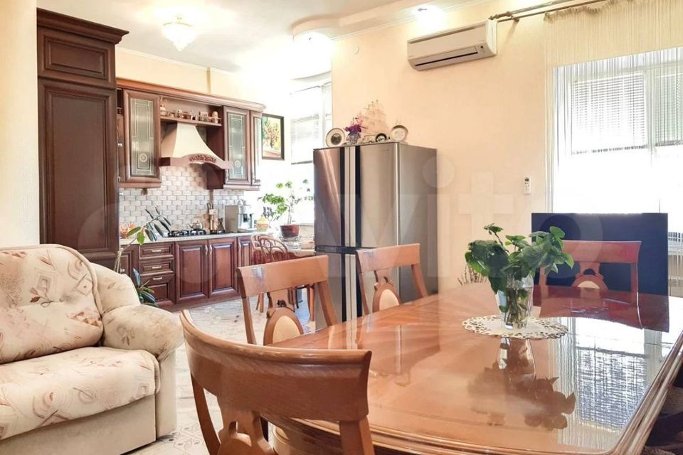 Продаётся 4-комнатная квартира, 116.4 м²