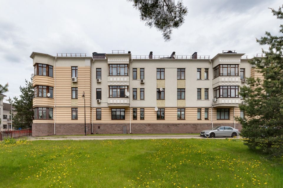 Продаётся 3-комнатная квартира, 104 м²