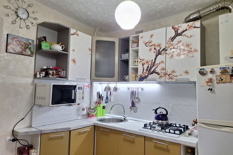 Продаётся 3-комнатная квартира, 56.4 м²
