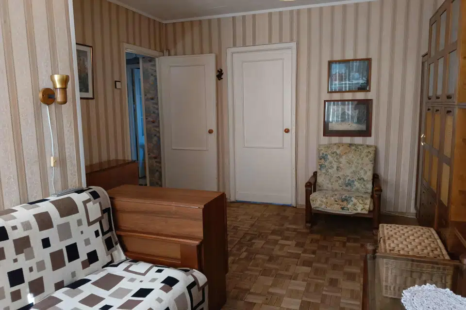 Продаётся 4-комнатная квартира, 49 м²