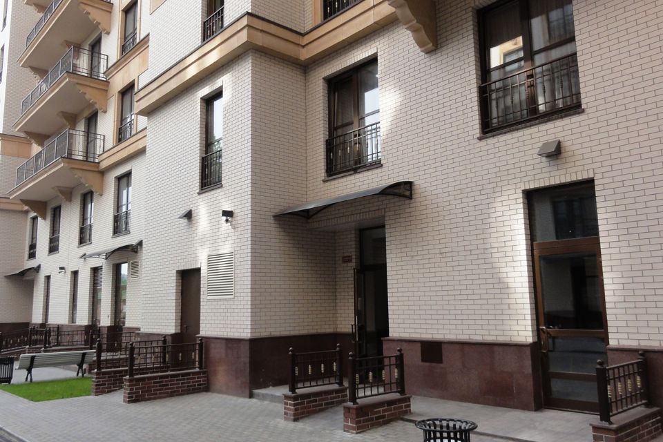 Продаётся 3-комнатная квартира, 127 м²