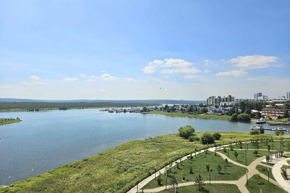 Продаётся 3-комнатная квартира, 106 м²
