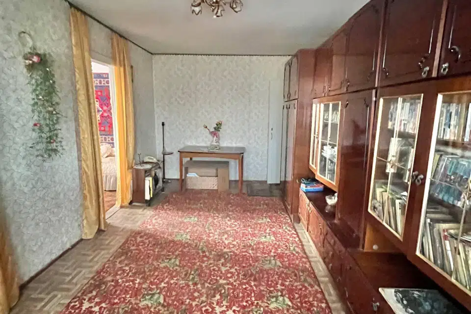 Продаётся 4-комнатная квартира, 60.7 м²