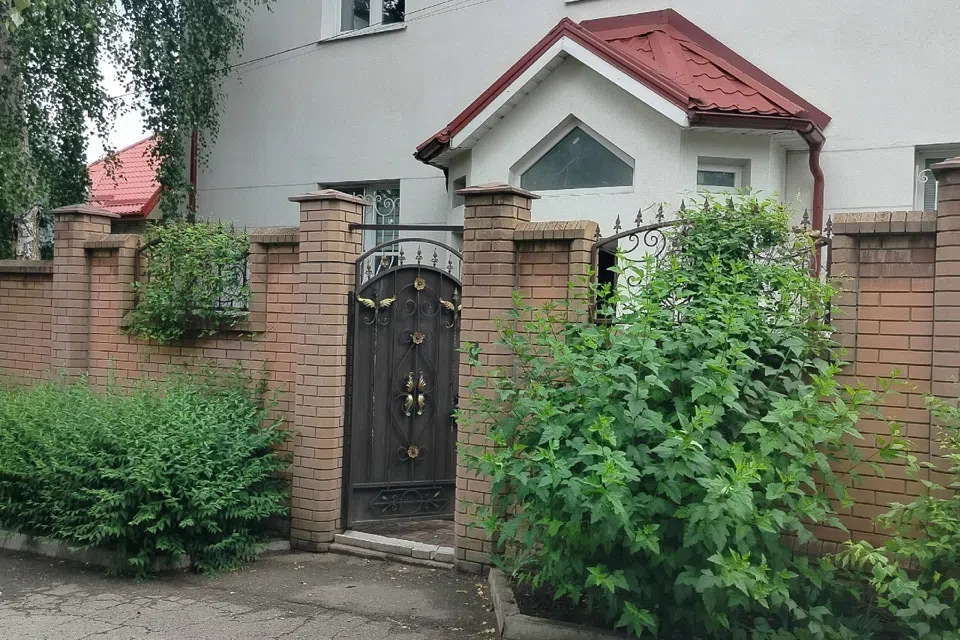 Продаётся 2-этажный дом, 292 м²